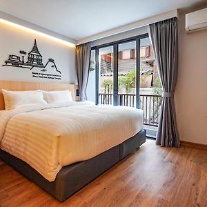 Zimmer mit Kingsize-Bett